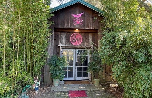 Prunedale Cabin | The Lodge at Tangled Oaks, a superbly converted barn on 6 acres on Monterey Bay.