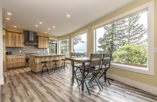 Harrison Hot Springs Cabin | "The Lodge on Harrison Lake" (Main Residence)
