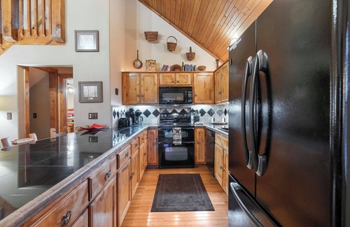 Branson West Cabin | The Lodge on the Creek - Branson West Cabin with Beautiful Views