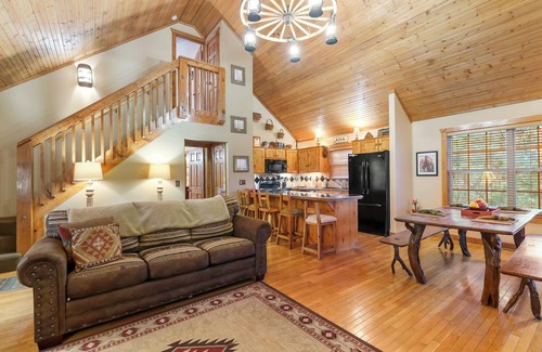 Branson West Cabin | The Lodge on the Creek - Branson West Cabin with Beautiful Views