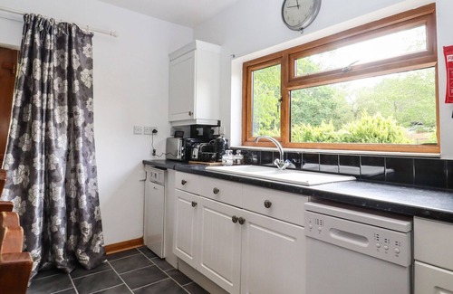 Beckley Cottage | THE LODGE, pet friendly, character holiday cottage in Broad Oak
