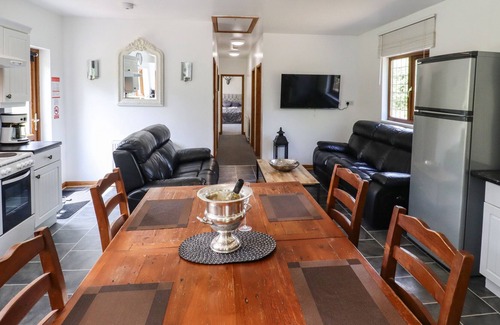 Beckley Cottage | THE LODGE, pet friendly, character holiday cottage in Broad Oak