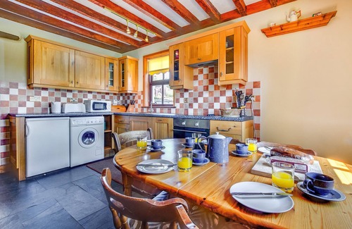 Llanfaglan House | The Lodge - Y Fron - Three Bedroom House, Sleeps 5