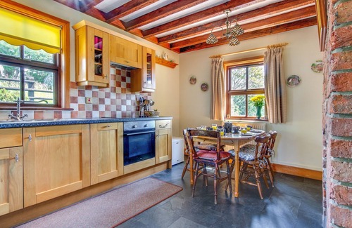 Llanfaglan House | The Lodge - Y Fron - Three Bedroom House, Sleeps 5