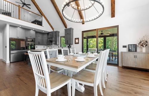 Lake Norman of Catawba House | The Lodges | AvantStay | Lakefront, Sleeps 66 | Pools, Docks, Theaters, Views
