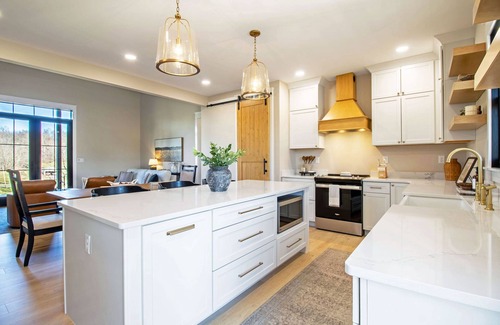McGaheysville House | The Loft on Lawyer (NEW) FREE Mass Resort Rec Pass