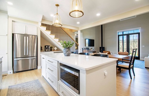McGaheysville House | The Loft on Lawyer (NEW) FREE Mass Resort Rec Pass