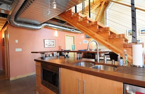 Bozeman House | The Loft - Urban Bozeman Loft with Hot Tub In The Mill District of Bozeman