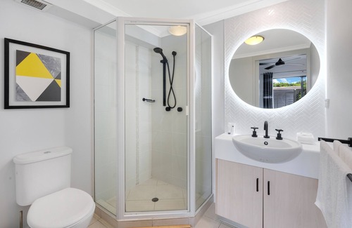 Parramatta Park Apartment | The Loft- Your ultimate tropical getaway