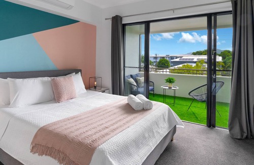 Parramatta Park Apartment | The Loft- Your ultimate tropical getaway