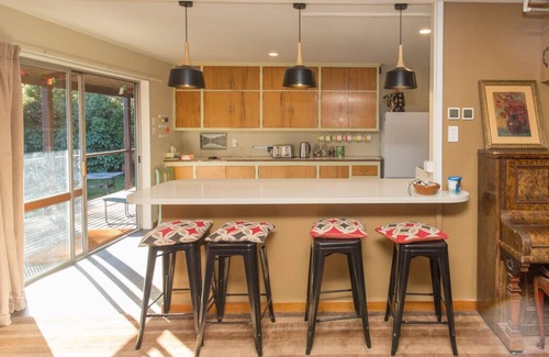 Wanaka Cottage | The Long House - Wanaka Holiday Home - Bachcare NZ