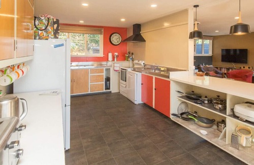 Wanaka Cottage | The Long House - Wanaka Holiday Home - Bachcare NZ