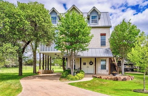 Fredericksburg House | The Longhorn Suite at Grape Creek Country Cottages