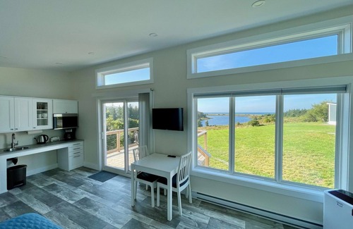 Colindale Cottage | The Lookout - Executive Class Mini Villa with Ocean Views and Swimming Beach