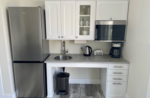 Colindale Cottage | The Lookout - Executive Class Mini Villa with Ocean Views and Swimming Beach