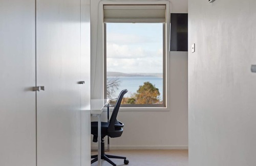 Taroona House | The Lookout - spacious, modern, group retreat