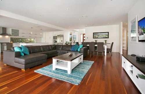 Broadbeach Waters House | The Lotus