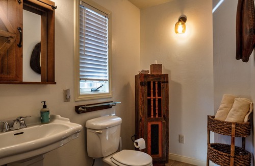 Escalante Hotel | The Loubird Inn