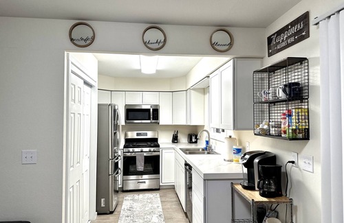 Sand Lake House | The Lovely Place #4 3-bedroom vacation home just 5 minutes to Dimond Center Mall
