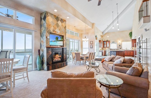 Osage Beach Condo | The Luxury High-Rise Lake Life! PENTHOUSE UNIT @ THE TOWERS: Indoor Pool, HotTub