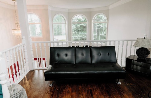 Northeast Edmonton House | The Luxury House.(Jacuzzi included)