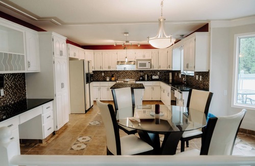 Northeast Edmonton House | The Luxury House.(Jacuzzi included)