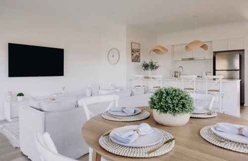 Dubbo House | The Macquarie House - Dubbo