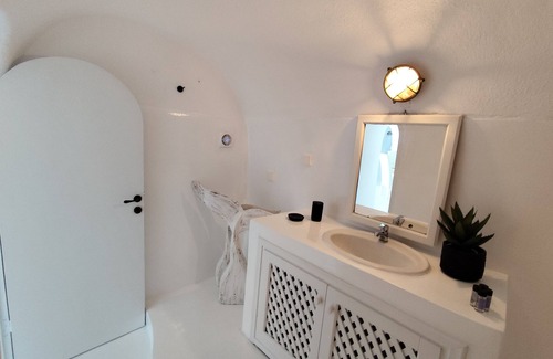 Karterados Hotel | The Magic Luxury Cave Suites