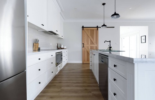 Invermay House | The Mannsion on Mann with Small Garage