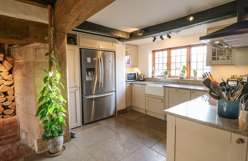 Denstone Cottage | THE MANOR HOUSE, pet friendly, character holiday cottage in Rocester