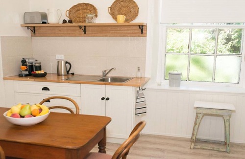 Beechworth Cottage | The Manse - steps from the centre of town