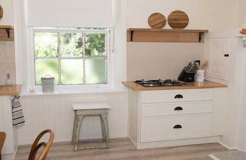 Beechworth Cottage | The Manse - steps from the centre of town
