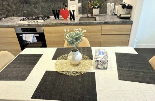 West Melbourne Apartment | The Marker - Absolute Beauty in CBD with parking