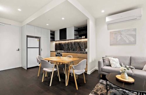 West Melbourne Apartment | The Marker - Modern CBD Lifestyle Apt with parking