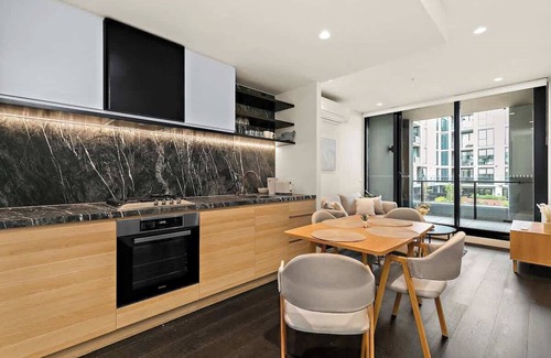West Melbourne Apartment | The Marker - Modern CBD Lifestyle Apt with parking