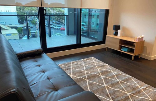 West Melbourne Apartment | The Marker - Modern West Melbourne Apt w/parking