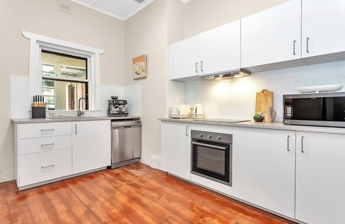 Cowandilla House | The Marobwen Charming City Retreat near West Beach