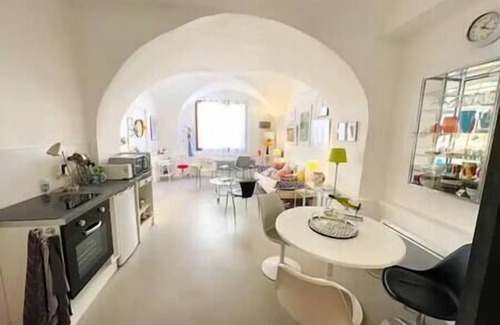 Marsanne Apartment | The Marquis's studio