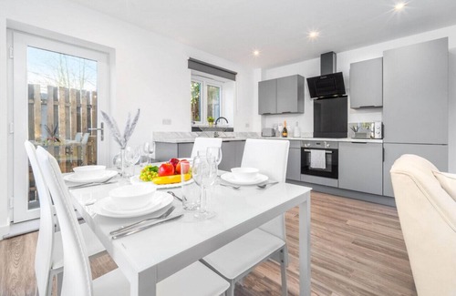 Smethwick Apartment | The Marsons Collection - 2 Bed - Parking - Balcony