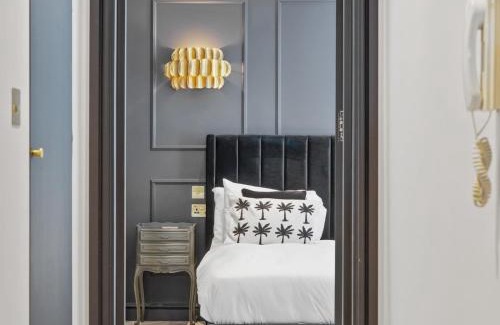 Mayfair Apartment | The Mayfair Noir: Elegant 2-Bed2-Bath Pass the Keys