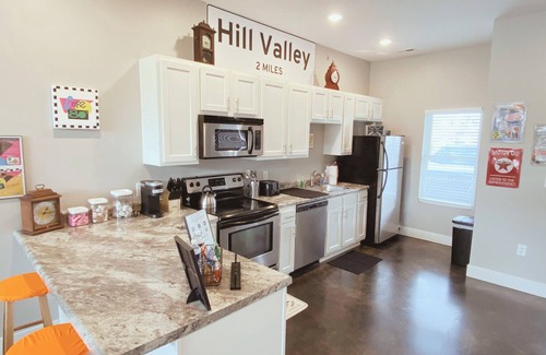 Covington Apartment | The McFly - Back to the 80s