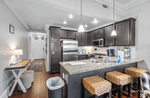 Fayetteville Apartment | The Meadow DTWN Fay Condo- 2 Blocks to Dickson St