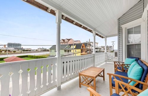 Ocean Grove House | The Melrose, 1C - King Bed & Bath: Romantic Getaway, Steps from the Beach, Cozy