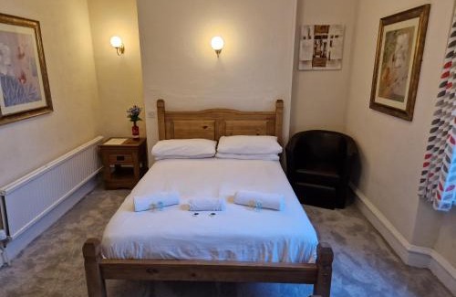 Bangor Bed & Breakfast | The Menai Hotel and Bar