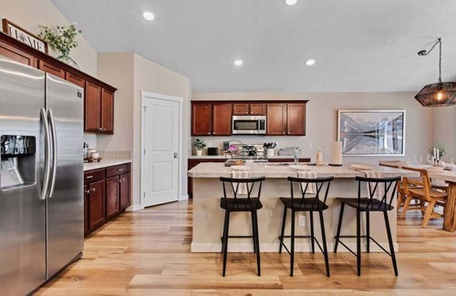 Meridian House | The Meridian Manor | Private 4 Bedroom Home