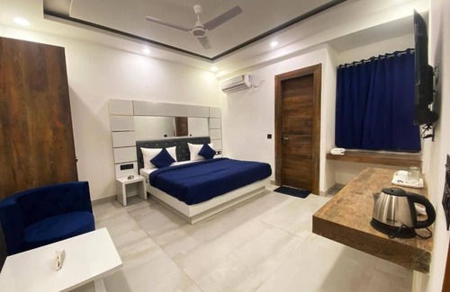 Sector 27 Hotel | The Metro Stay by ASPL