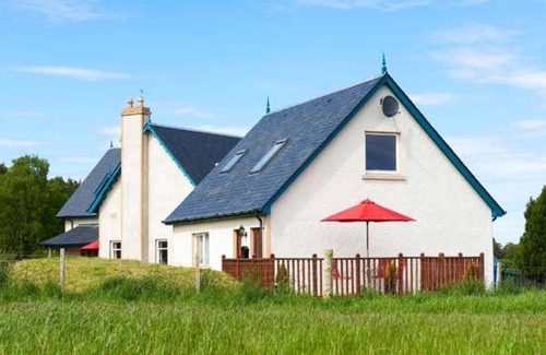 Balloch House | The Mews Apartment at Daviot Lodge, Inverness-shire