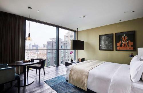 Downtown Shanghai Hotel | The Middle House