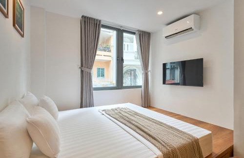District 5 Apartment | The Midnight Lotus Saigon-Urban Retreat with Private Balcony-Free Laundry