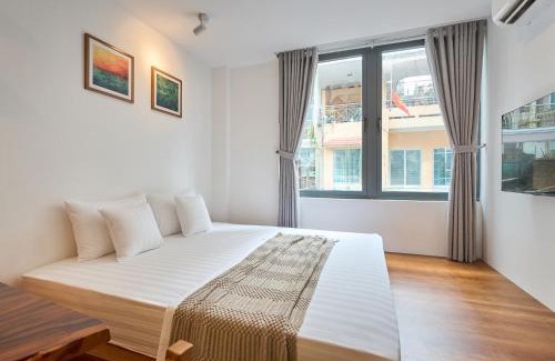District 5 Apartment | The Midnight Lotus Saigon-Urban Retreat with Private Balcony-Free Laundry